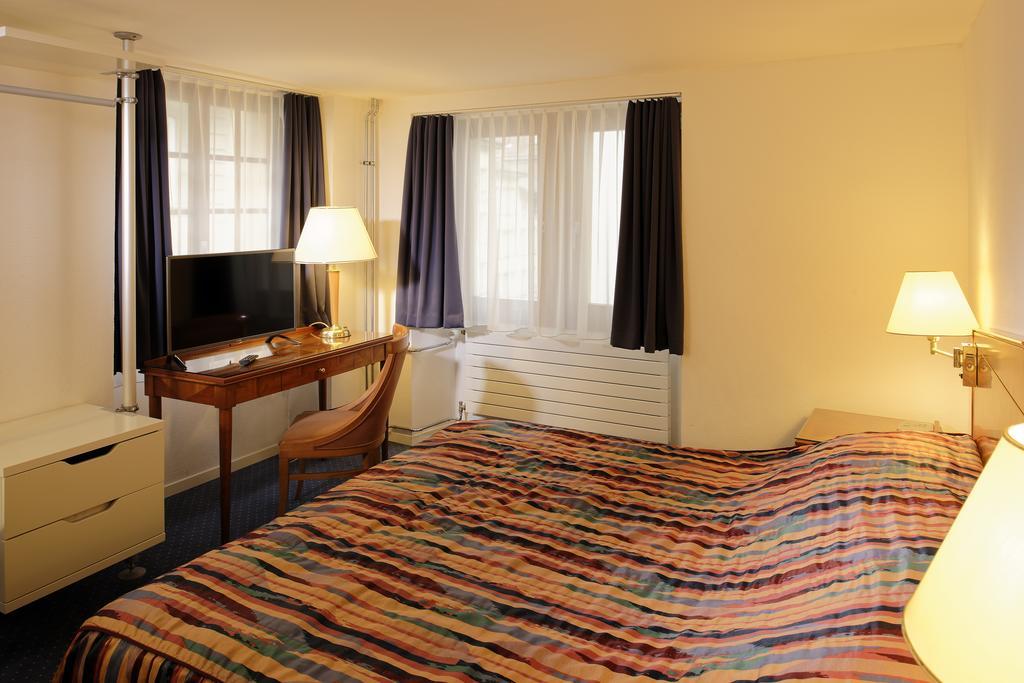 Hotel Hine Adon Fribourg Rum bild