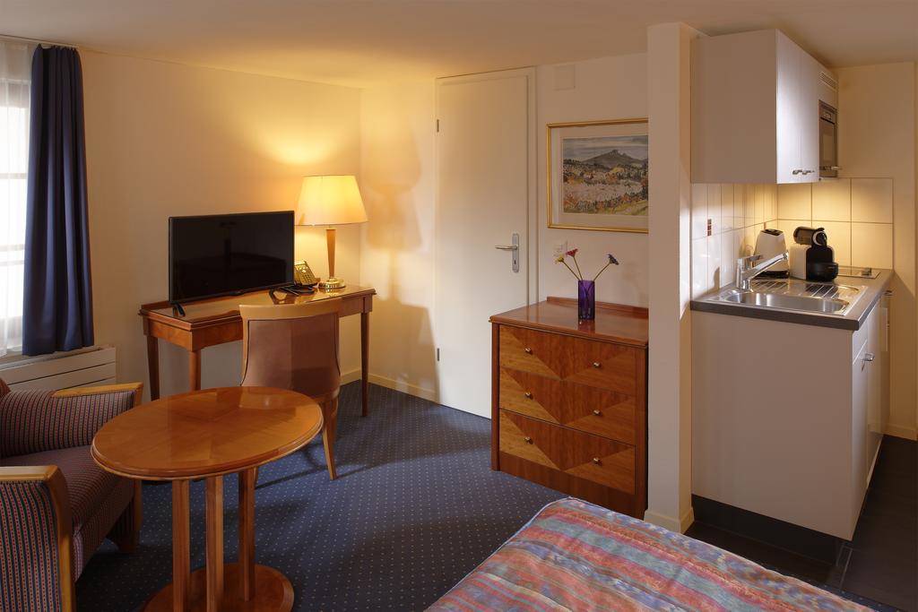 Hotel Hine Adon Fribourg Exteriör bild