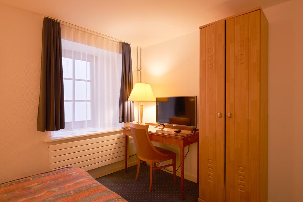 Hotel Hine Adon Fribourg Exteriör bild
