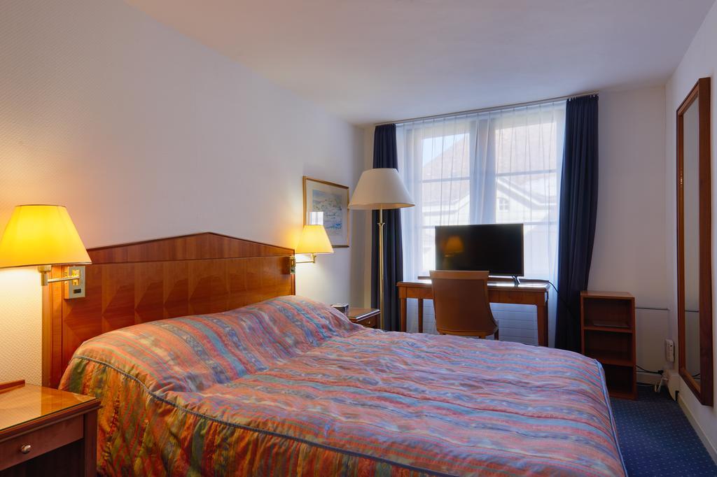 Hotel Hine Adon Fribourg Exteriör bild