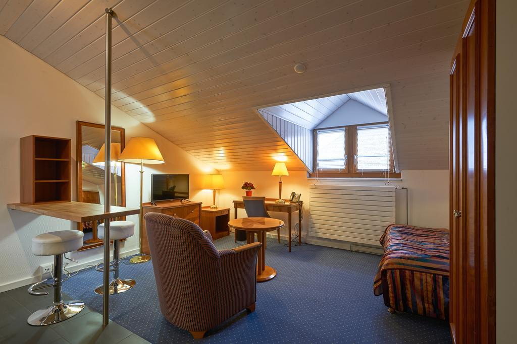 Hotel Hine Adon Fribourg Exteriör bild